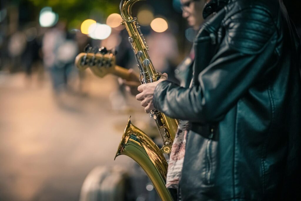 dj og saxofon